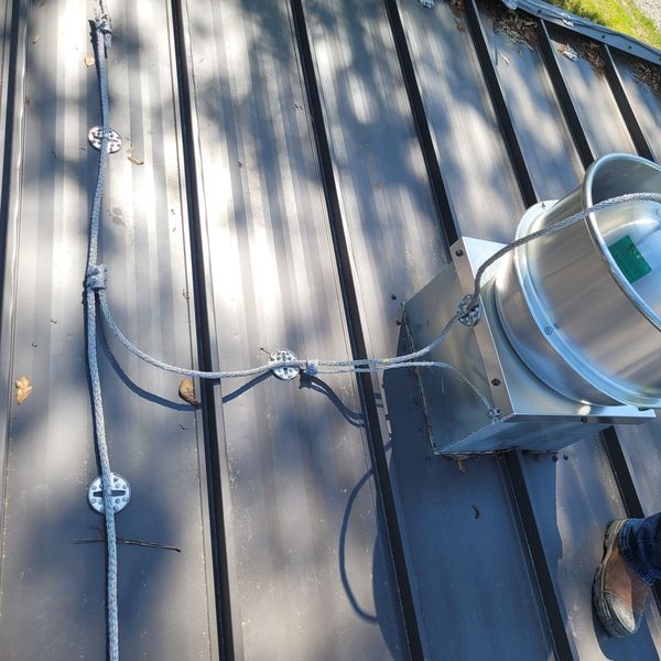Rooftop lightning protection conductor